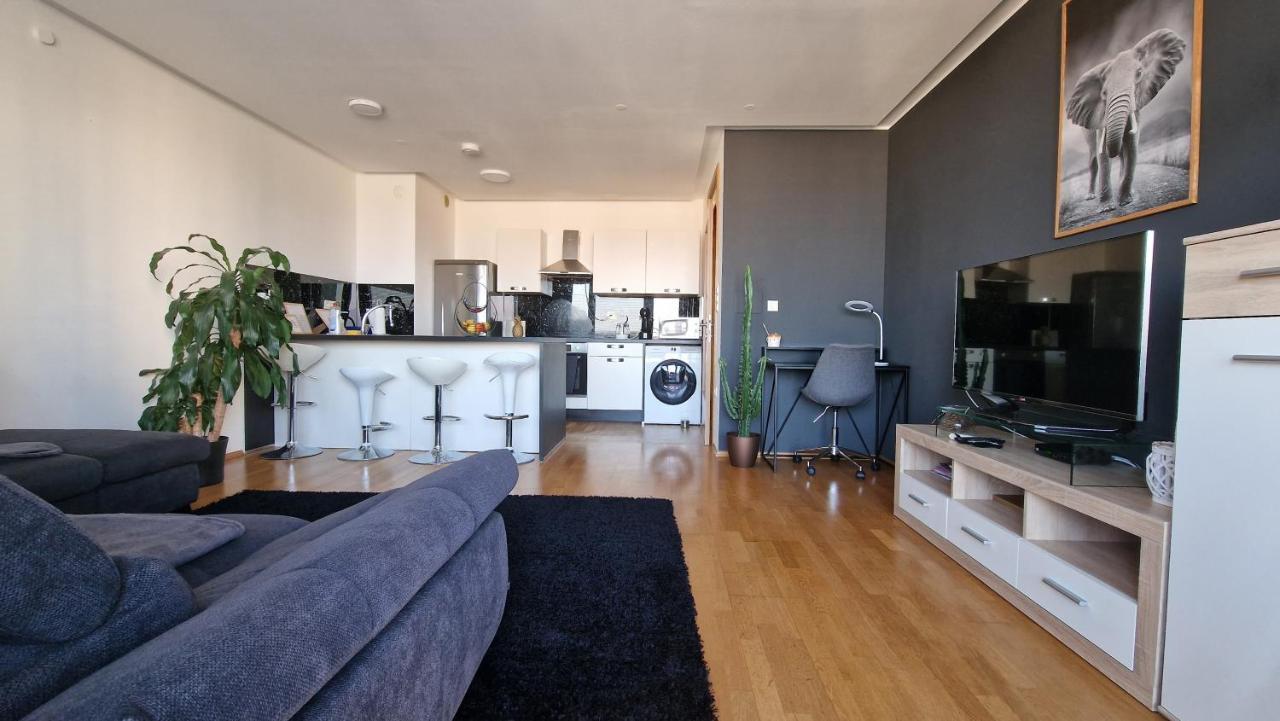 Hermes Apartment & 2 Free Garage Secured Parkings Ljubljana Buitenkant foto