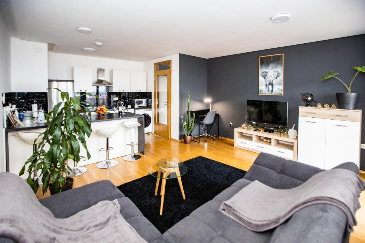 Hermes Apartment & 2 Free Garage Secured Parkings Ljubljana Buitenkant foto