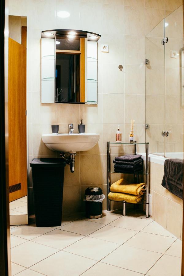 Hermes Apartment & 2 Free Garage Secured Parkings Ljubljana Buitenkant foto