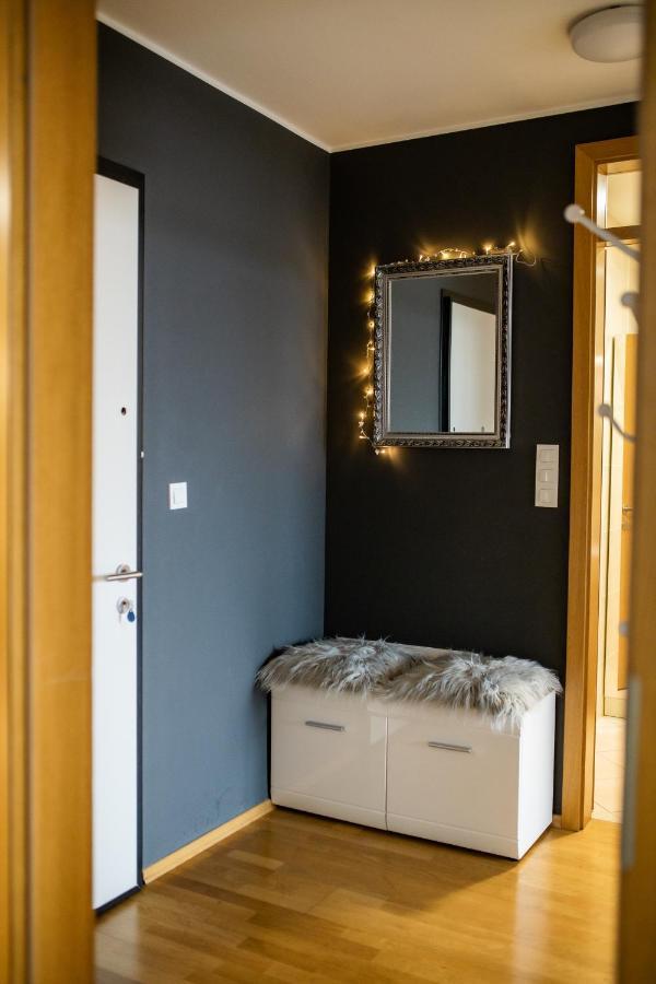 Hermes Apartment & 2 Free Garage Secured Parkings Ljubljana Buitenkant foto